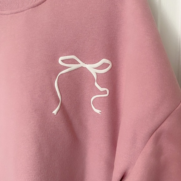 2 Piece Set WILO THE LABEL Pink Crewneck Sweatshirt with Bow Detail And Shorts - Picture 3 of 9